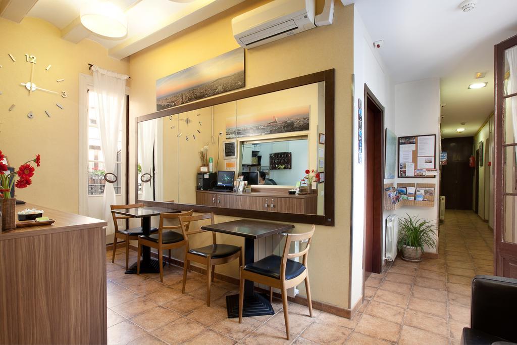 Pension Mariluz Barcelona Buitenkant foto