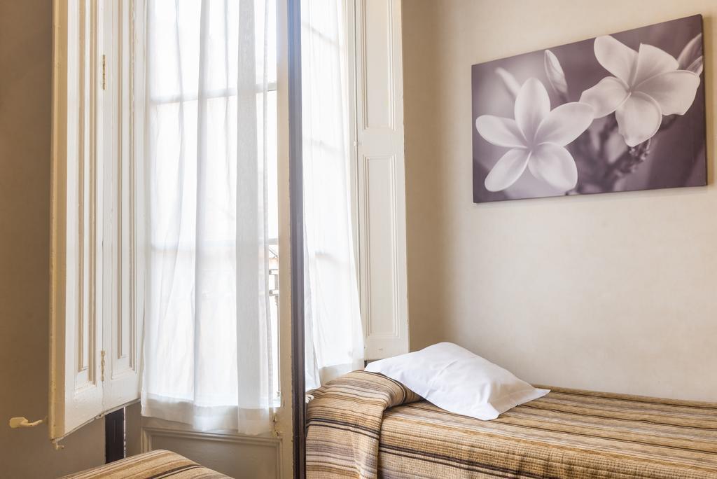 Pension Mariluz Barcelona Buitenkant foto