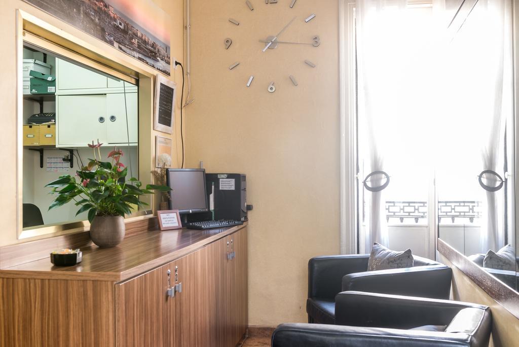 Pension Mariluz Barcelona Buitenkant foto