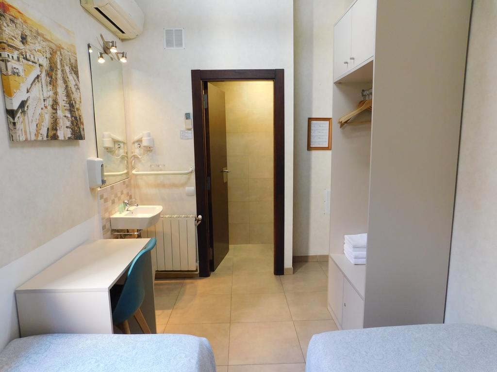 Pension Mariluz Barcelona Buitenkant foto